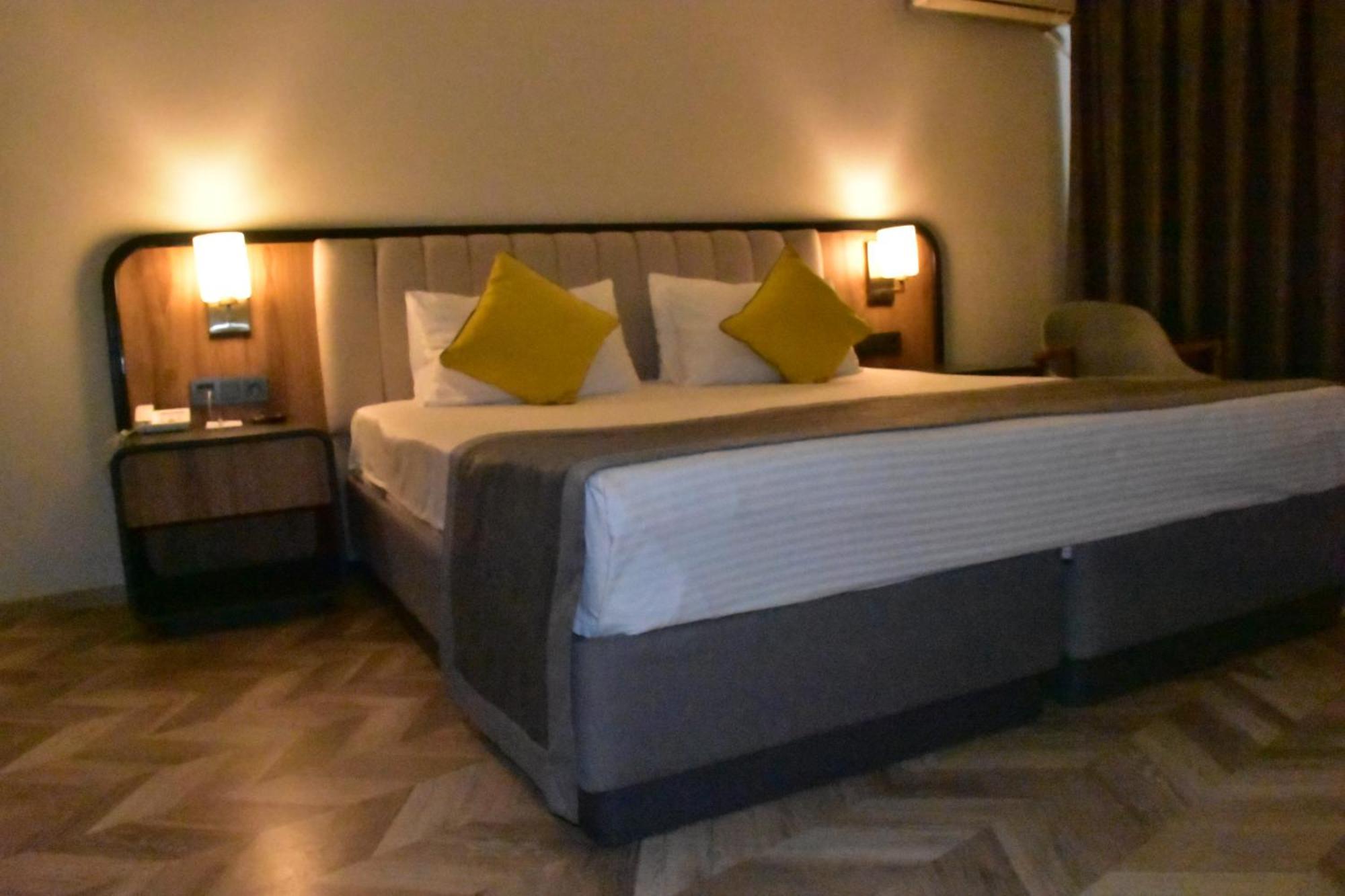 Uk Ankara Hotel Ngoại thất bức ảnh