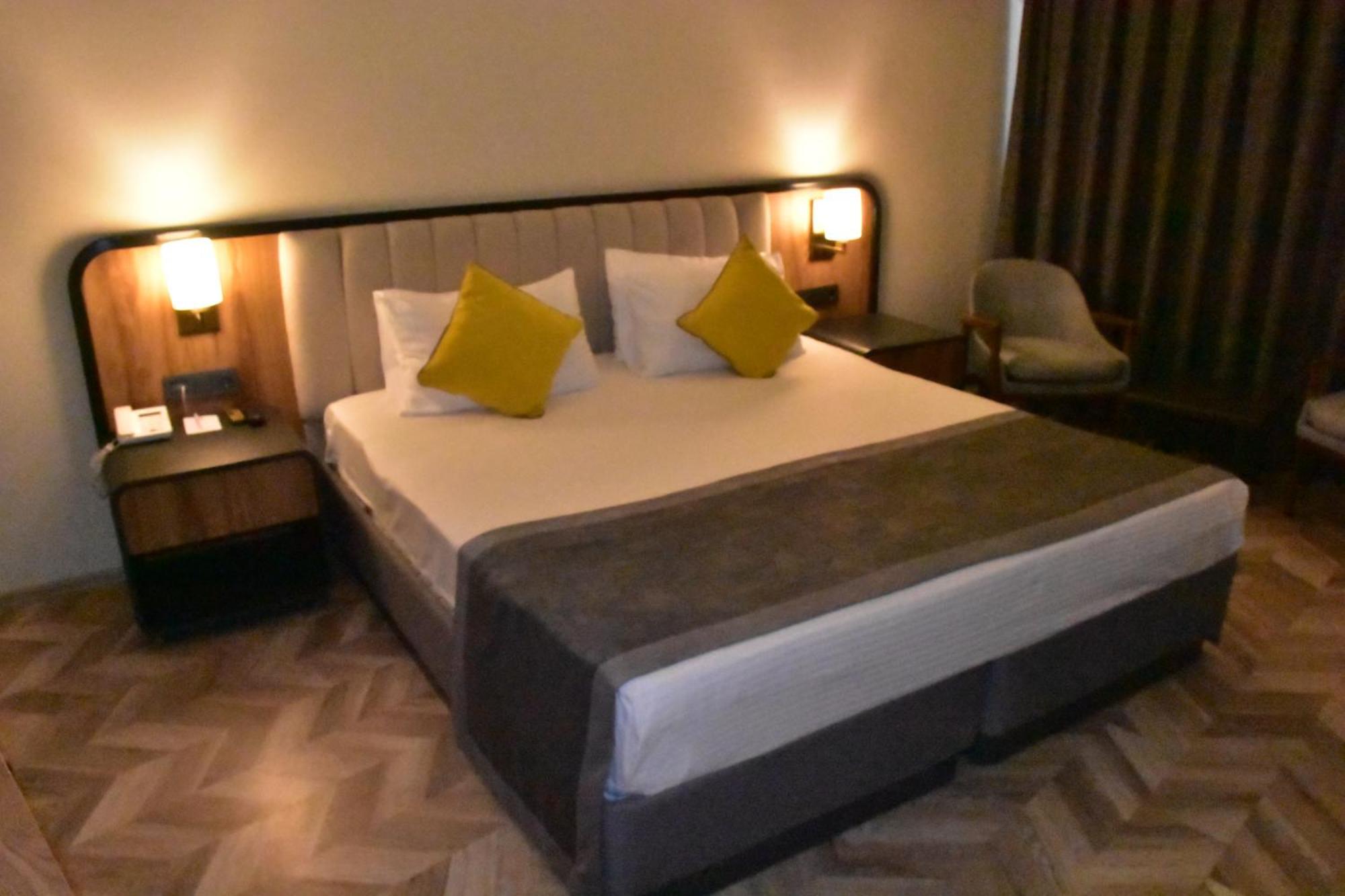 Uk Ankara Hotel Ngoại thất bức ảnh