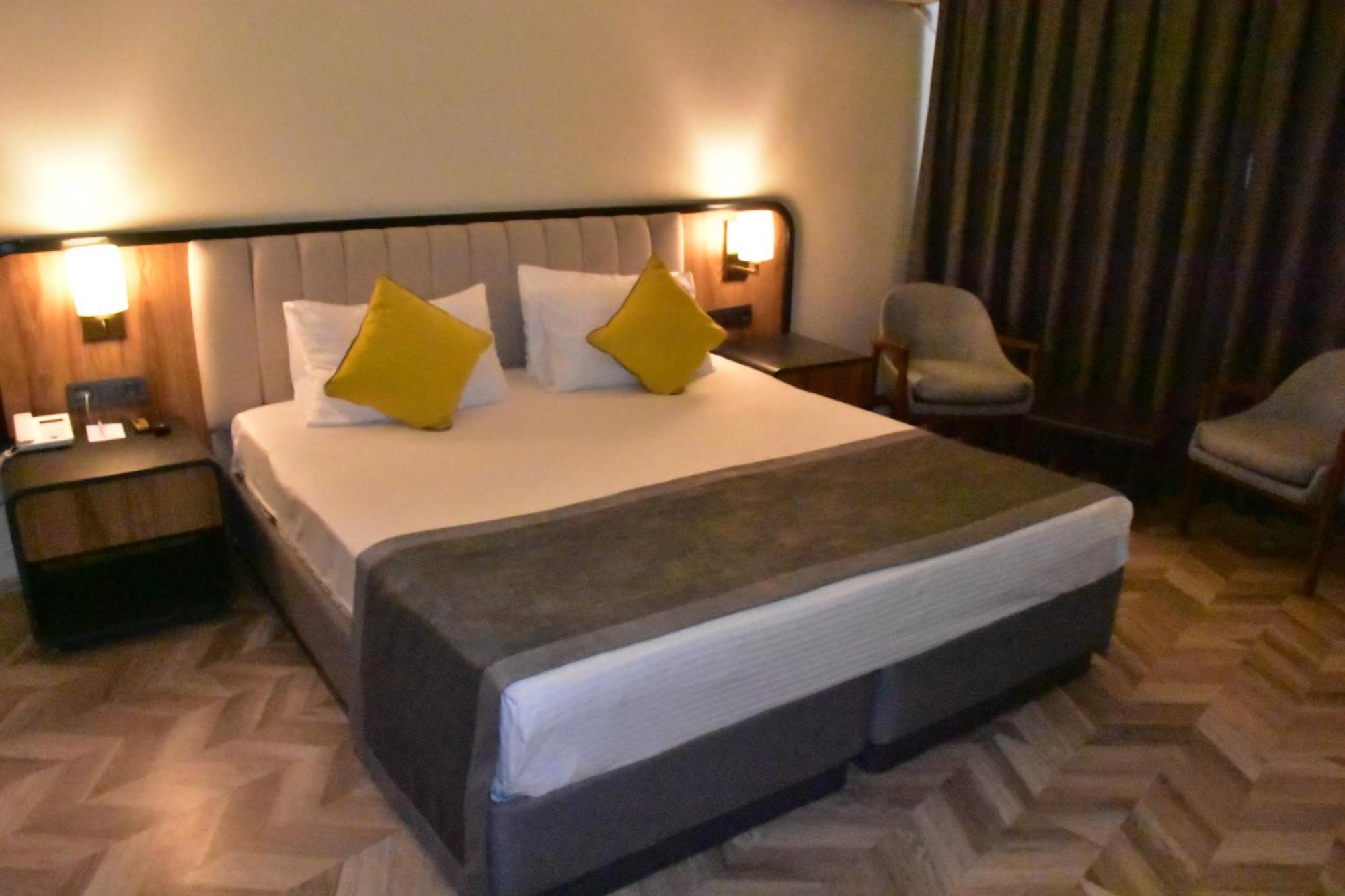 Uk Ankara Hotel Ngoại thất bức ảnh